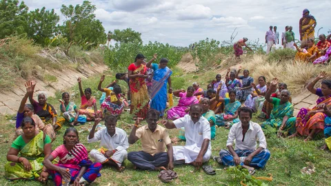 போராடும் விவசாயிகள்