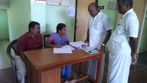வேட்புமனு வாங்குவதற்கு தாலுகா அலுவலகம் வந்த தமிழ்ச்செல்வன்
