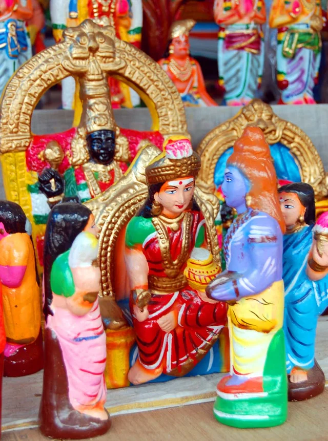 கண்ணை கவரும் கொலு பொம்மைகள்