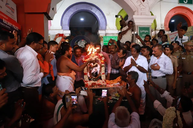 ``பணமில்லாததால் சிலையை ரயிலில் கொண்டு வந்தோம்!'' - பொன்.மாணிக்கவேல்