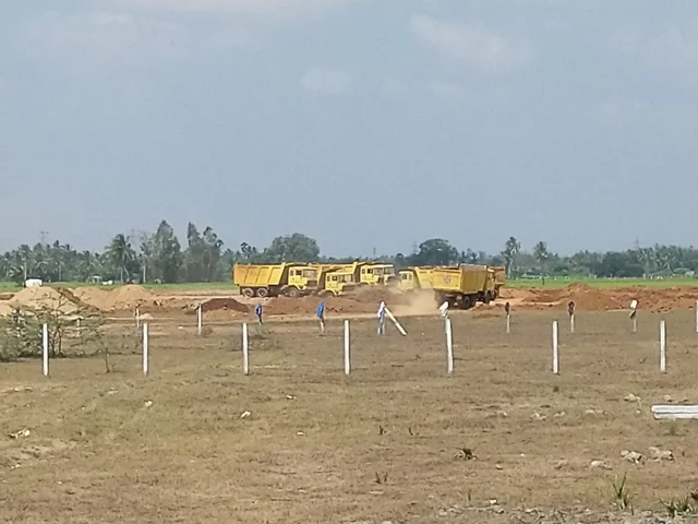 சவுடு மண் எடுக்கும் லாரிகள் (கோப்புப் படம்)