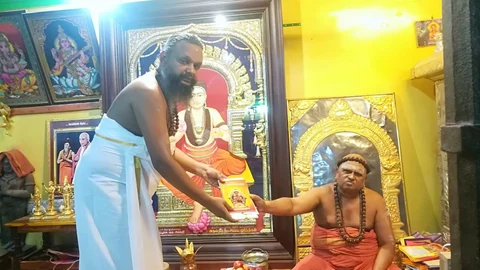ஆதீனத்துடன் சுவாமிநாத தம்பிரான் சுவாமிகள்