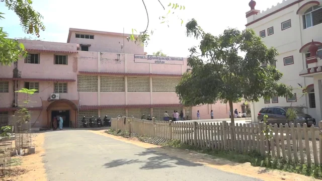 நீதிமன்ற வளாகம்