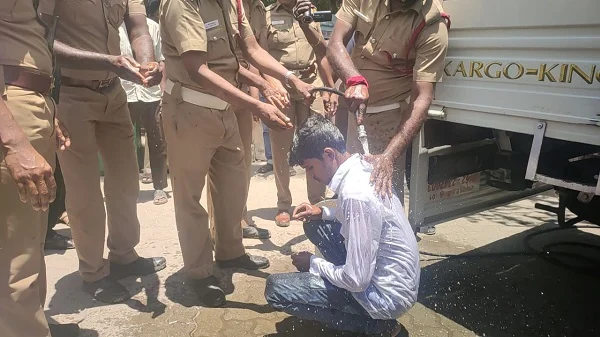 தீக்குளிக்க முயன்ற சண்முகசுந்தரம்