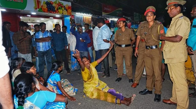உயிரிழந்த ஜெயமூர்த்தியின் உறவினர்கள்