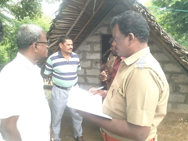 விசாரணை நடத்திய காவல் துறையினர்
