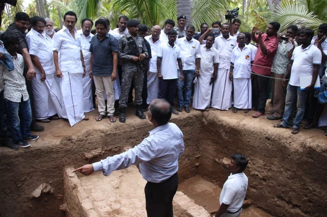அகழாய்வு பணியை பார்வையிடும் ஸ்டாலின்