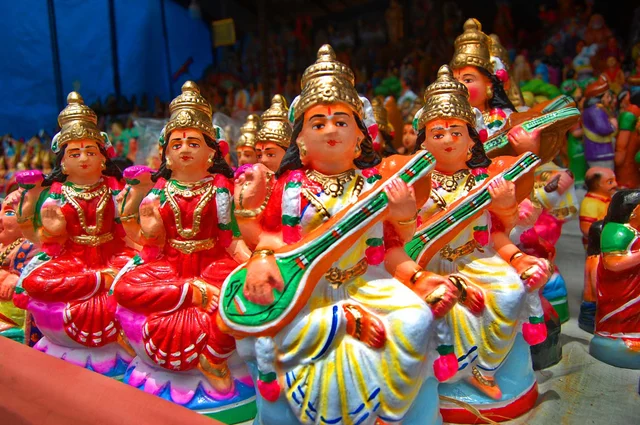 சரஸ்வதி - லெட்சுமி கொலு பொம்மைகள்