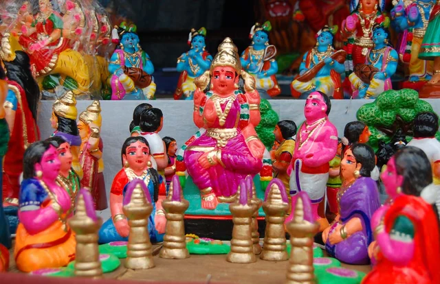 விளக்கு பூஜை கொலு பொம்மைகள்