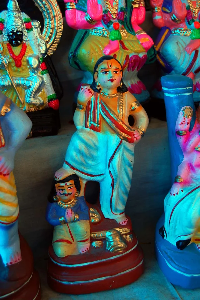 கண்ணை கவரும் கொலு பொம்மைகள்