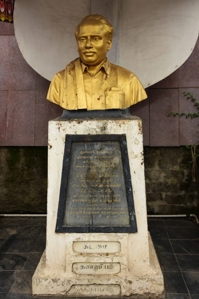Anna statue