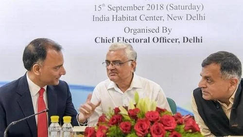 தேர்தல் ஆணையர்களுடன் அசோக் லவாஸா
