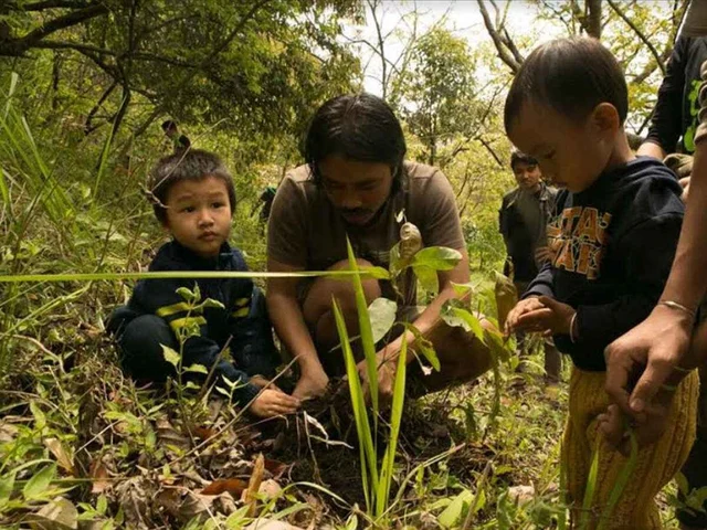 Loiya with Children