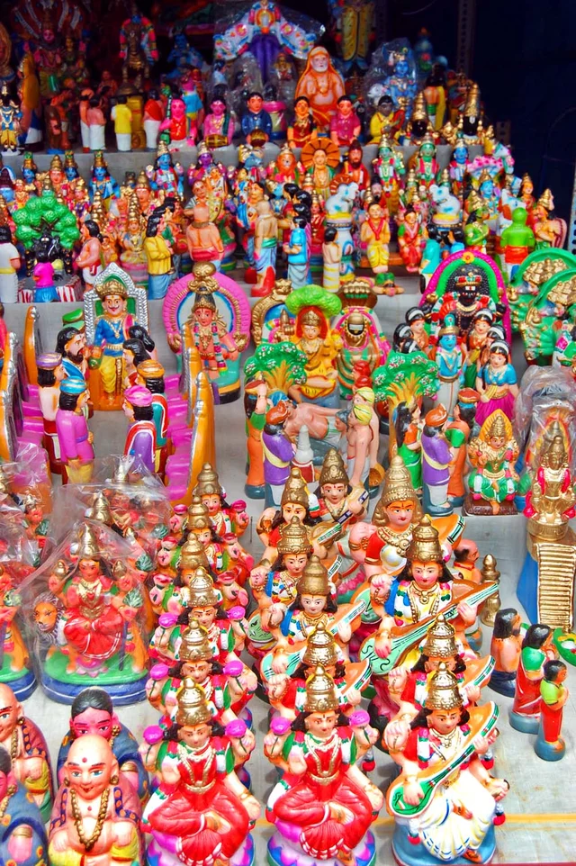 கண்ணை கவரும் கொலு பொம்மைகள்