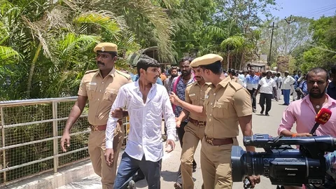 தீக்குளிக்க முயன்ற சண்முகசுந்தரம்