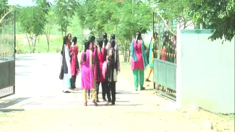 கல்லூரி மாணவர்கள்