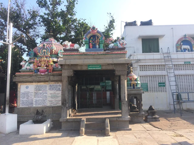 புன்னைவன நாதர் சந்நிதி