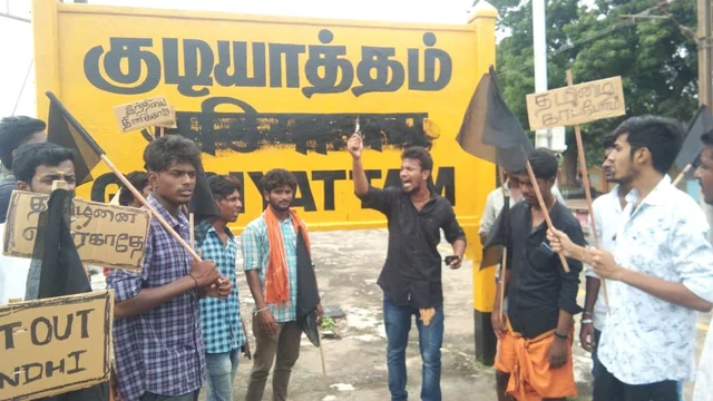போராட்டம் செய்த தி.மு.க-வினர்