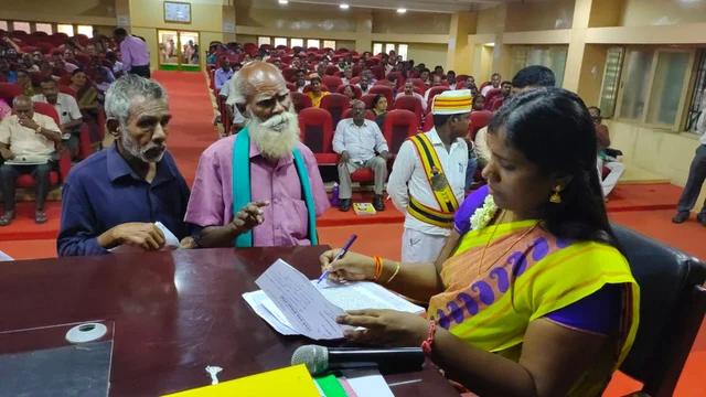 கோரிக்கையை விளக்கும் மலைச்சாமி.