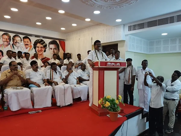 கூட்டத்தில் பேசும் கே.எஸ்.அழகிரி
