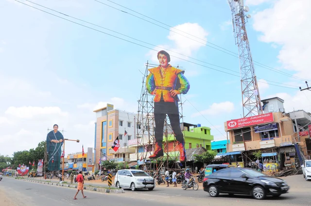 எம்.ஜி.ஆர் நூற்றாண்டு விழாவில் எம்.ஜி.ஆர் கட் அவுட்...