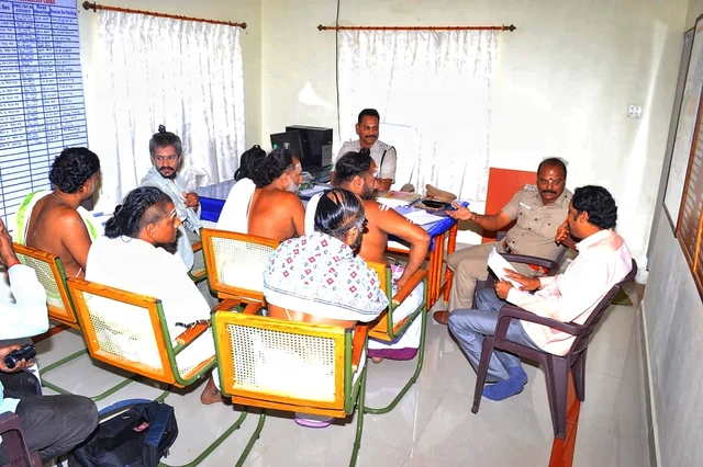 தீட்சிதர்களிடம் போலீஸார் விசாரணை