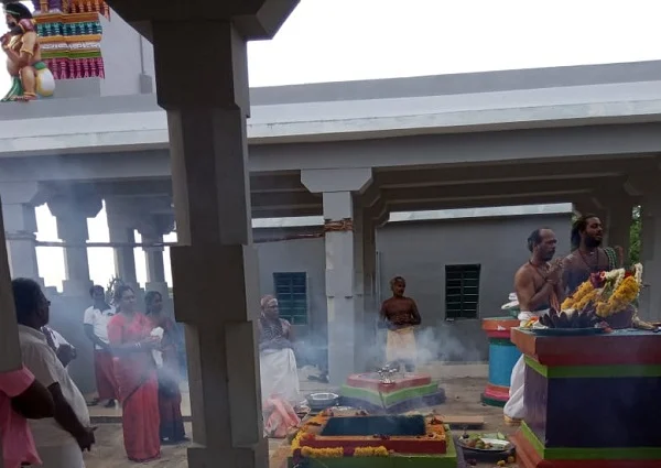 யாகத்தில் பங்கேற்ற பிரேமலதா