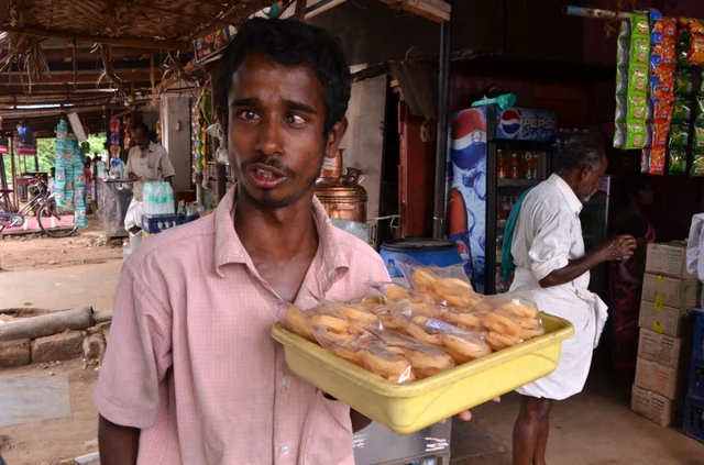 முறுக்கு வியாபாரத்தில் உதயகுமார்