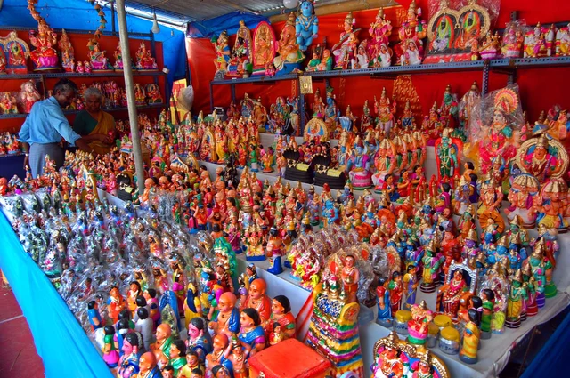 கண்ணை கவரும் கொலு பொம்மைகள்