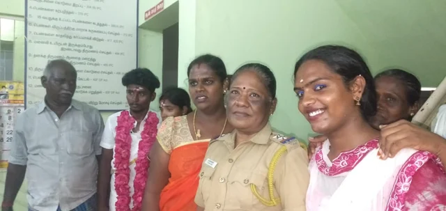 திருமண ஜோடியுடன்
