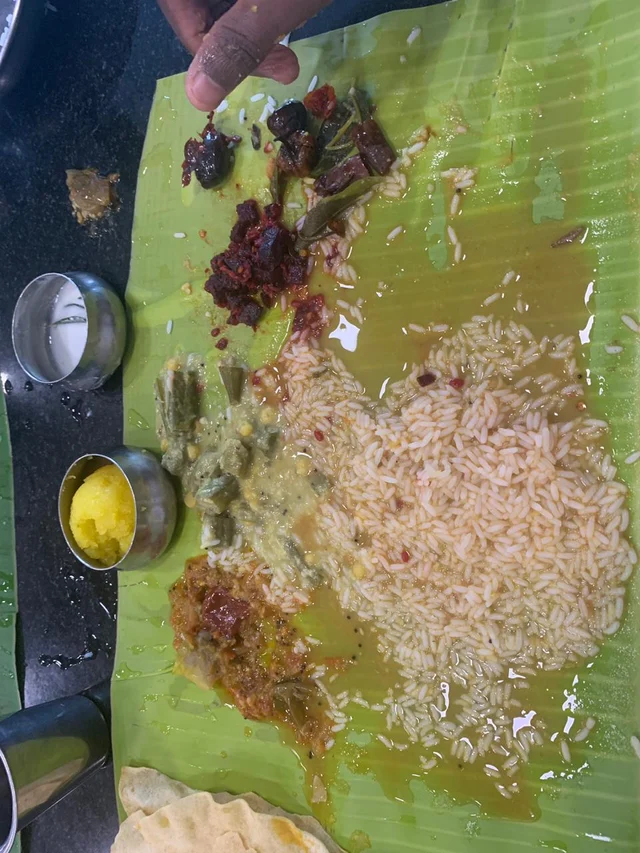 புழு கிடந்த உணவு