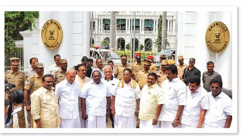 நாராயணசாமி வெளிநடப்பு
