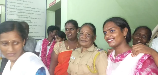 போலீஸுடன் திருநங்கை