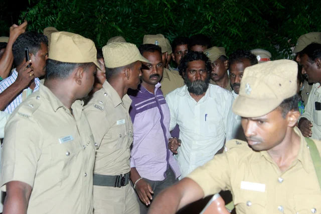 முகிலன்