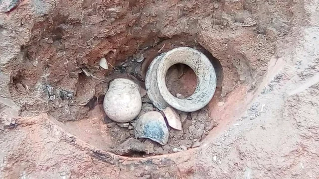 கலையூரில் கிடைத்த தொல்லியல் முதுமக்கள் தாழி