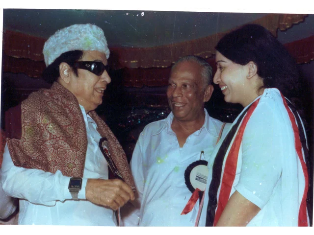 எம்.ஜி.ஆர் உடன் ஜெயலலிதா