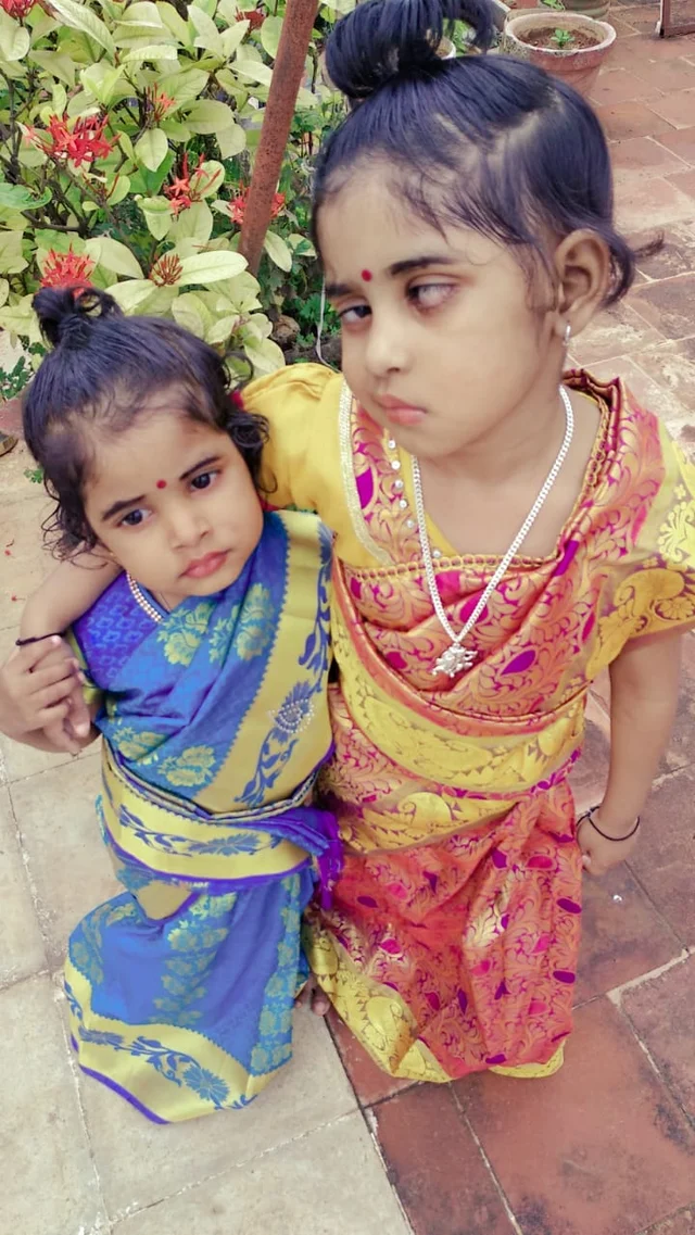 தவதி தன் தங்கையுடன்