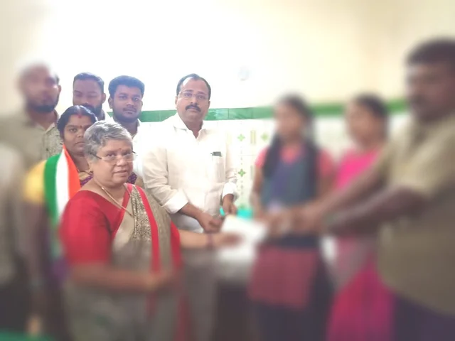 30 ஆயிரம் ரூபாய் வழங்கிய அஸ்லம் பாஷா