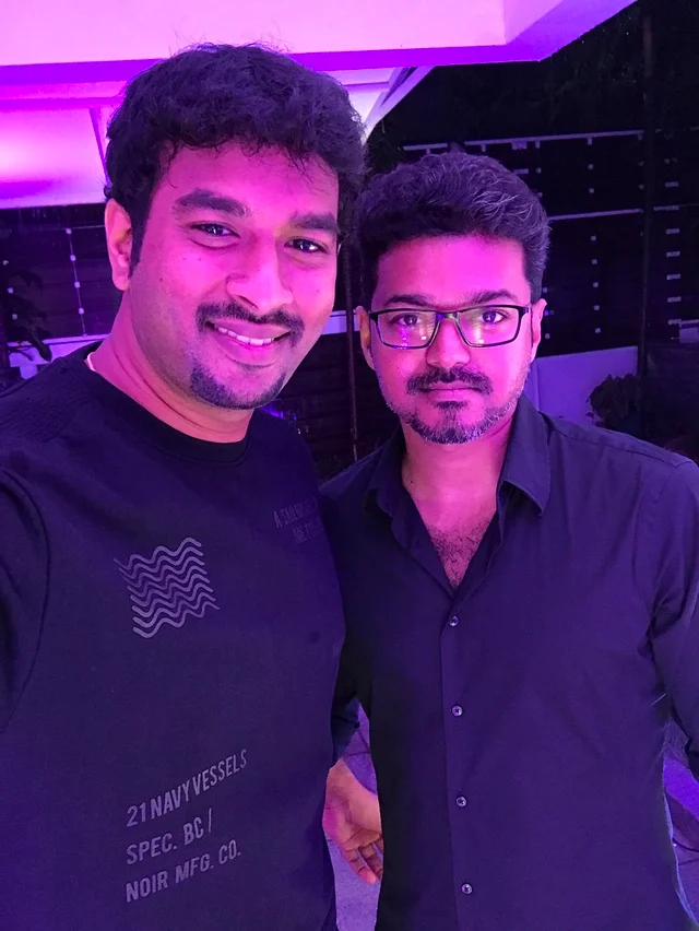 பாடலாசிரியர் விவேக், விஜய்