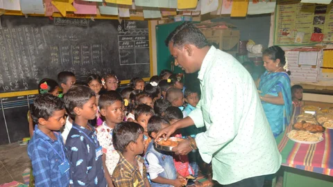 பலகாரங்களை வைத்து பாடம்
