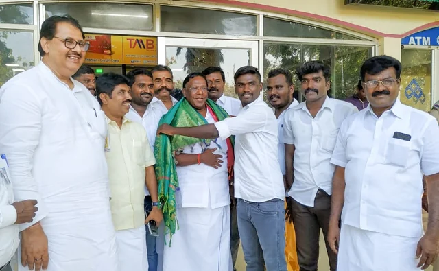 தூத்துக்குடி விமான நிலையத்தில் நாராயணசாமி