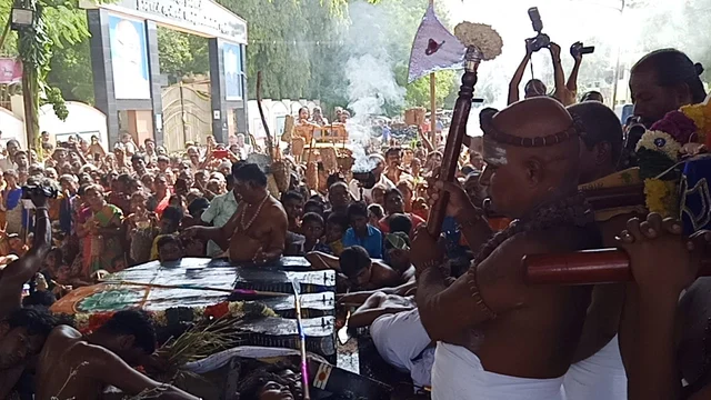 எறிபத்த நாயனாரின் பூக்குடலைத் திருவிழா