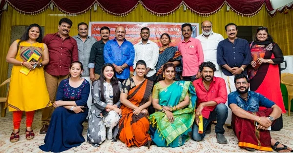 ரவி வர்மா அணியினர்