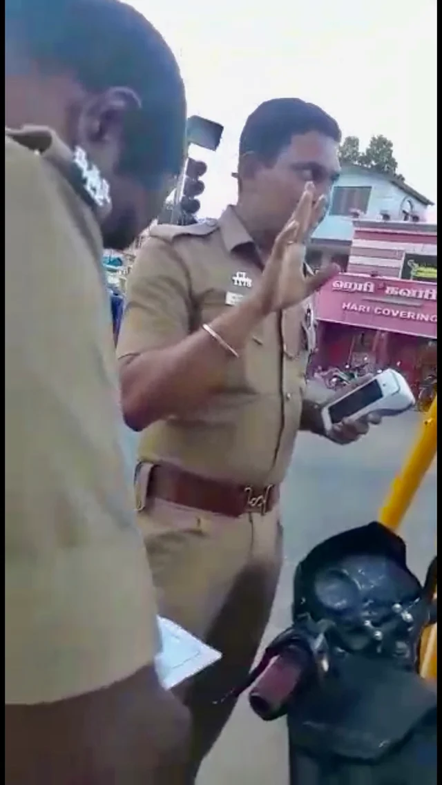 போலீஸார்