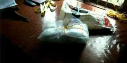 குழந்தை சுருட்டிவைக்கப்பட்டிருந்த பாலிதீன் பை
