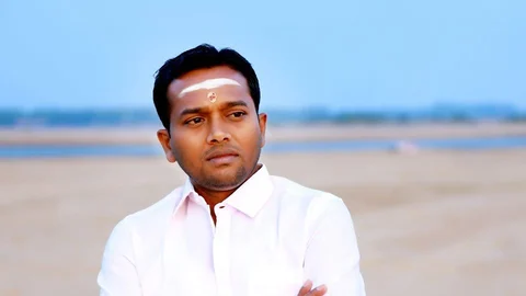 பவ்யமாக நிற்கும் `வணக்கம் சோமு’