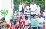 கரன்சி மழையில் விக்கிரவாண்டி!
