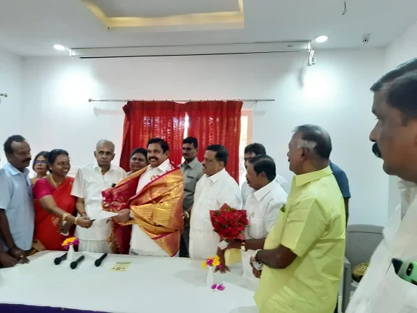 சைவ வேளாளர் சங்கத்தினருடன் முதல்வர்
