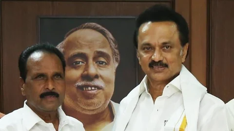 தி.மு.க தலைவர் ஸ்டாலினுடன் வேட்பாளர் புகழேந்தி