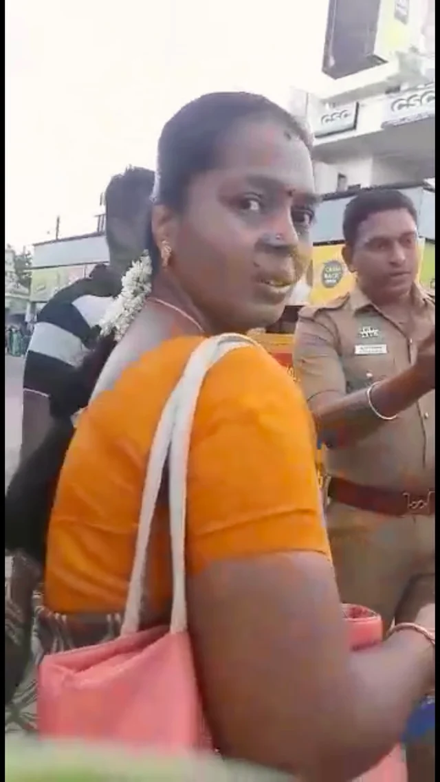 கெஞ்சும் பெண்